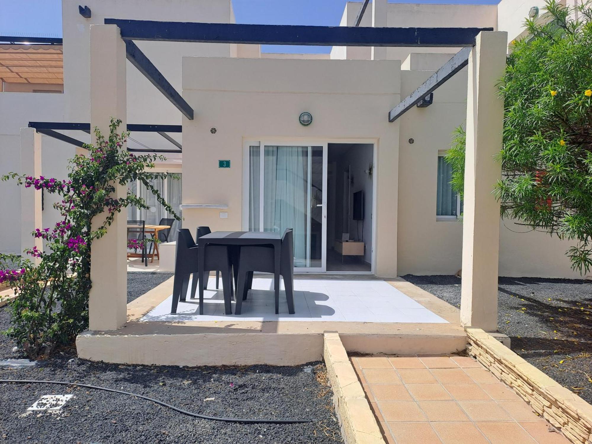 Homeforguest Apartamento Con Terraza Y Piscina En Corralejo Buitenkant foto