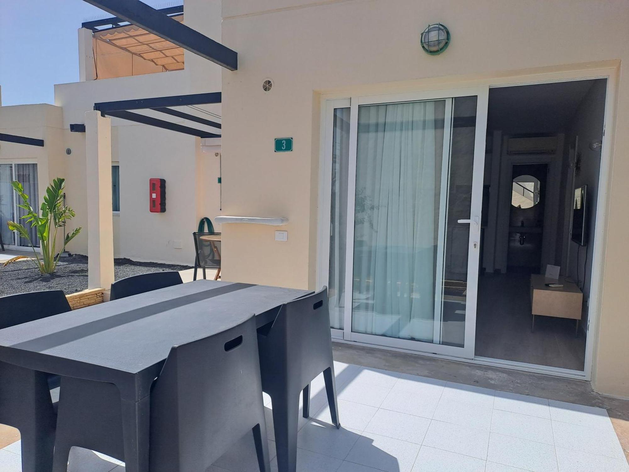 Homeforguest Apartamento Con Terraza Y Piscina En Corralejo Buitenkant foto