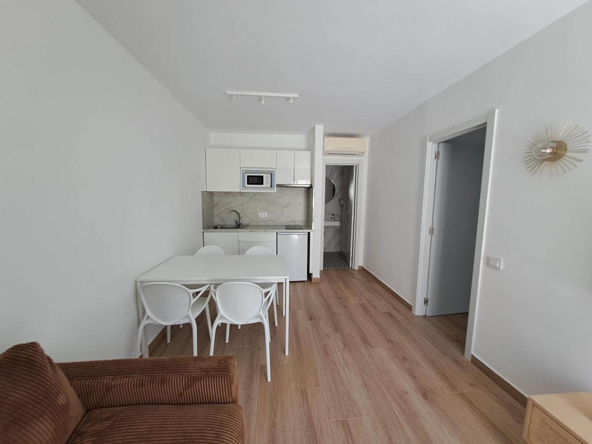 Homeforguest Apartamento Con Terraza Y Piscina En Corralejo Buitenkant foto