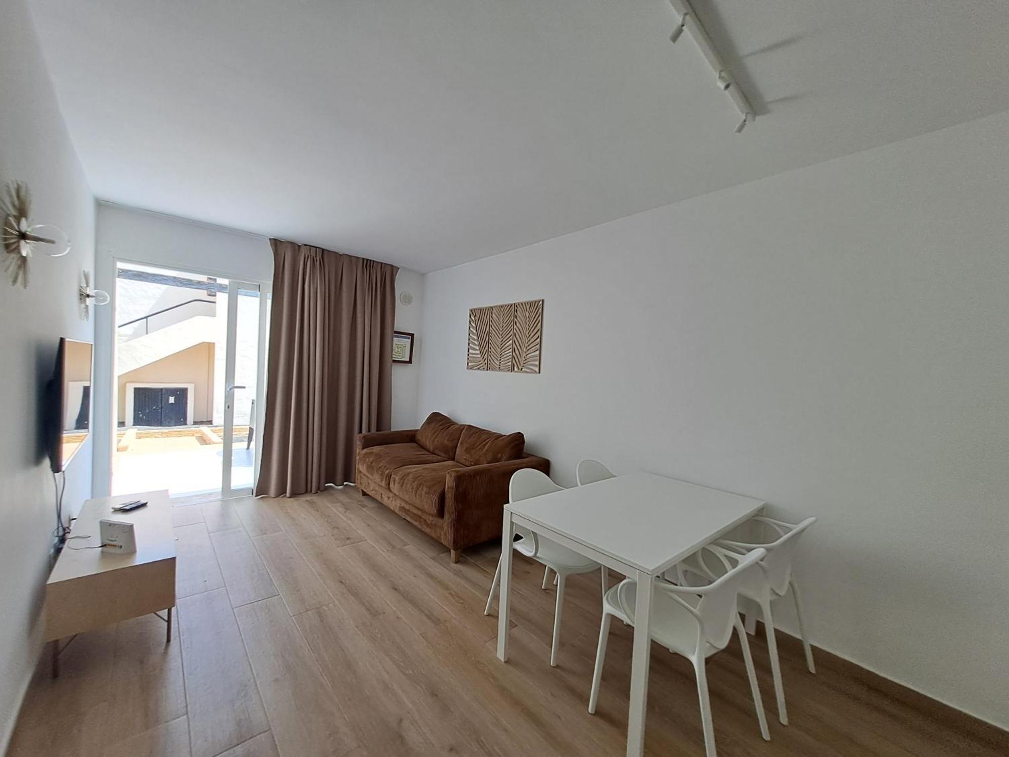 Homeforguest Apartamento Con Terraza Y Piscina En Corralejo Buitenkant foto