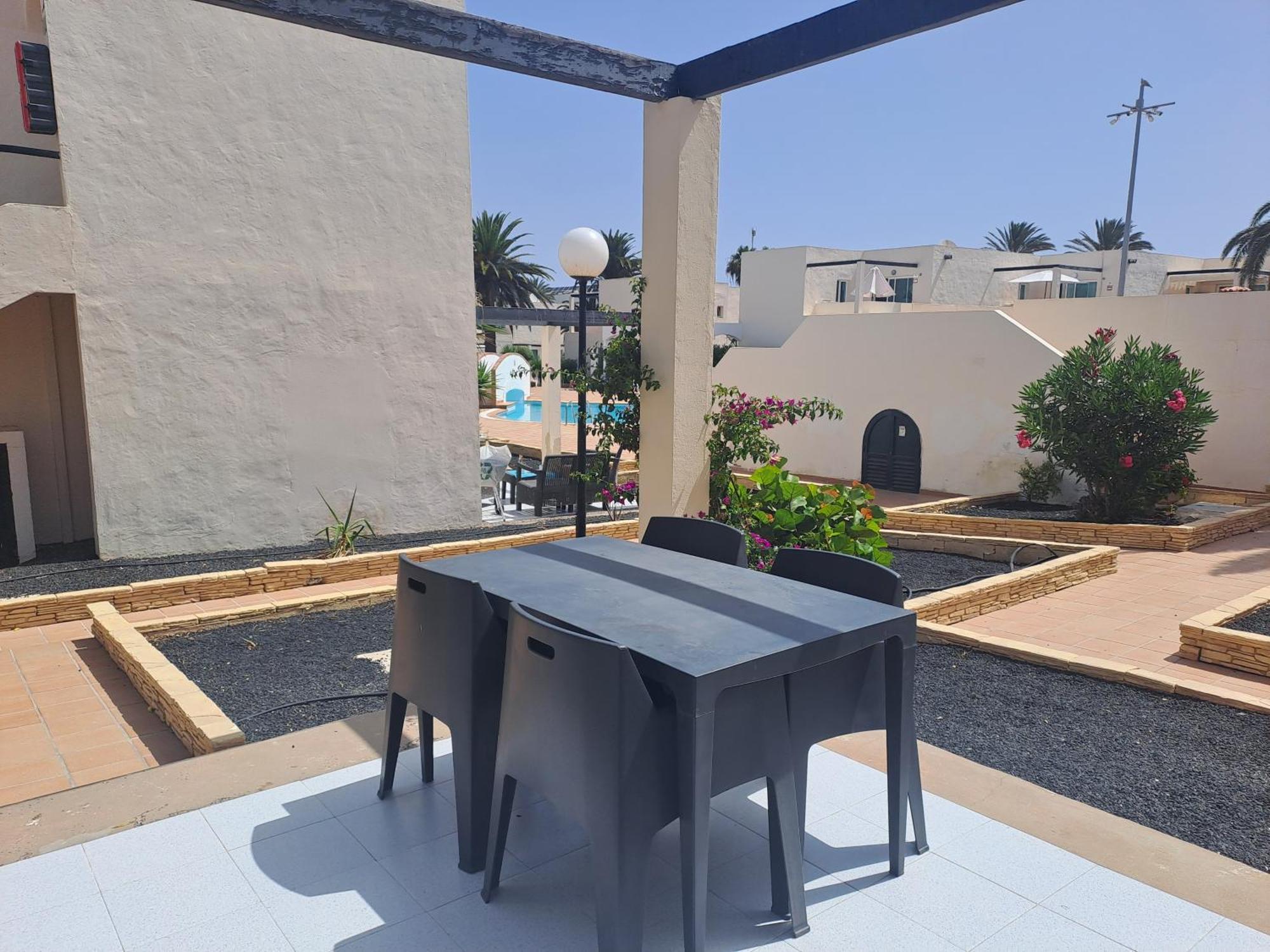 Homeforguest Apartamento Con Terraza Y Piscina En Corralejo Buitenkant foto