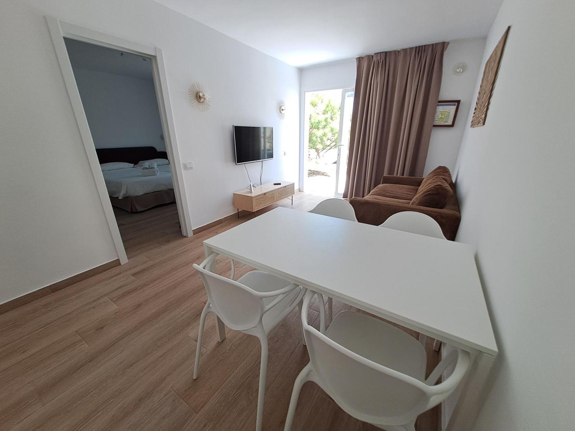 Homeforguest Apartamento Con Terraza Y Piscina En Corralejo Buitenkant foto