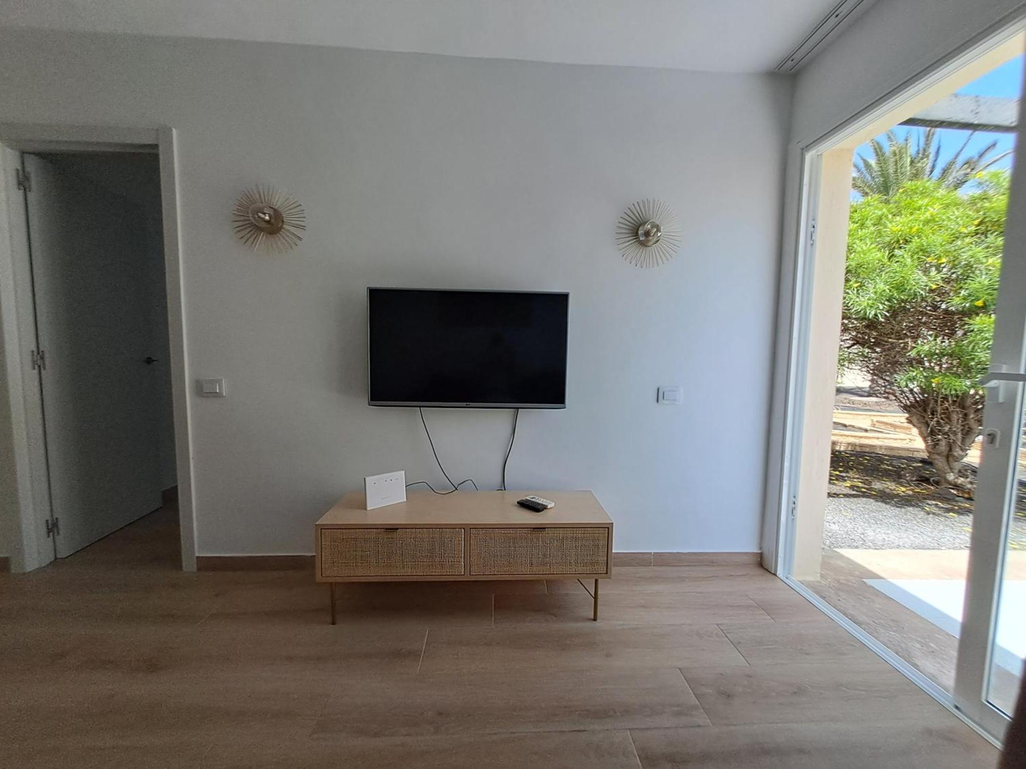 Homeforguest Apartamento Con Terraza Y Piscina En Corralejo Buitenkant foto